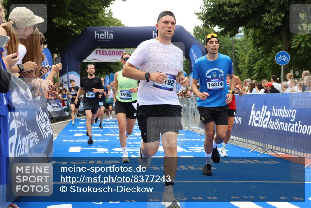 29.06.2025 - hella hamburg halbmarathon Strokosch-Dieckow http://msf.ph/oto/8377243 29.06.2025 10:48:11 Ziel 1914, 4324, 4711, 7599, 8916, 9544, 9626, 9638, 9770, 11211, 11467, 12685, 14192, 14797, 14814, 15590, 15629, 15735, 15973, 15981, 16094, 16149, 16269, 18963, 19127 meine-sportfotos.de