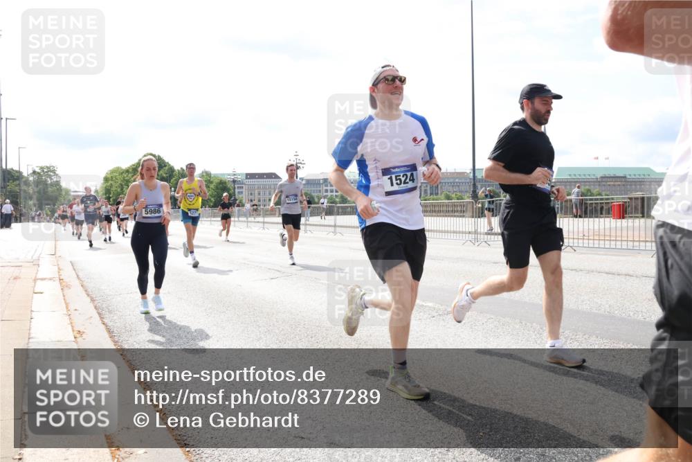 29.06.2025 - hella hamburg halbmarathon Lena Gebhardt http://msf.ph/oto/8377289 29.06.2025 10:15:18 Lombardsbrücke 5986, 5271, 15150, 1524, 1071, 1296, 1379, 1440, 1524, 1575, 1745, 2110, 2140, 2281, 2601, 2690, 2720, 3025, 3417, 3507, 3509, 3513, 3650, 3844, 4495, 4641, 5069, 5271, 5608, 5739, 5800, 5986, 6181, 6248, 6317, 7195, 7439, 7452, 7809, 7810, 7881, 8237, 8239, 8256, 8275, 8522, 8563, 8609, 8854, 9113, 9307, 9423, 9657, 9847, 9911, 9975, 9997, 10589, 10717, 10775, 10858, 10963, 11271, 11598, 12457, 12521, 13197, 13453, 13500, 14413, 15150, 15740 meine-sportfotos.de