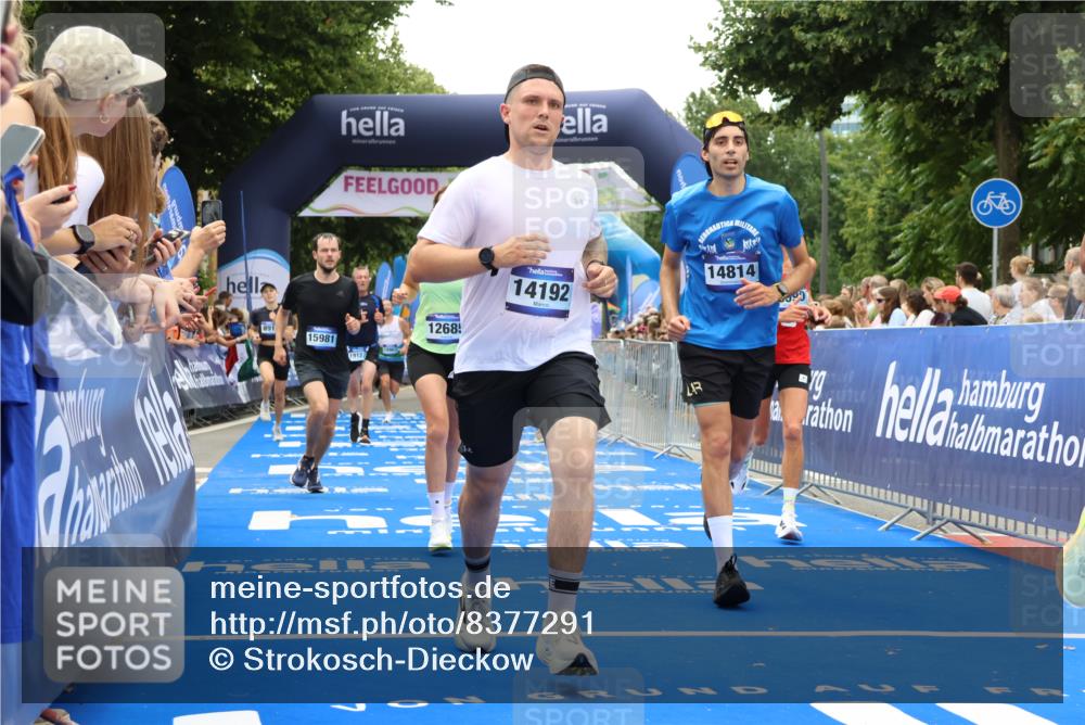 29.06.2025 - hella hamburg halbmarathon Strokosch-Dieckow http://msf.ph/oto/8377291 29.06.2025 10:48:10 Ziel 1914, 4324, 4711, 7599, 8916, 9544, 9626, 9638, 11211, 12685, 12706, 13570, 14192, 14797, 14814, 15590, 15629, 15973, 15981, 16094, 16149, 16269, 18963, 19127 meine-sportfotos.de