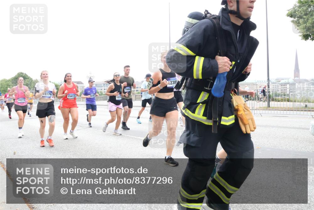 29.06.2025 - hella hamburg halbmarathon Lena Gebhardt http://msf.ph/oto/8377296 29.06.2025 10:49:20 Lombardsbrücke 15176, 154115, 9245, 16012, 15530, 19084, 238, 1525, 1625, 1805, 2067, 2160, 2395, 2527, 2541, 2668, 2713, 2792, 2927, 3070, 3086, 3183, 3215, 3232, 3253, 3383, 3943, 4403, 4525, 4527, 4589, 4769, 4809, 5106, 5118, 5463, 5479, 5480, 5551, 6015, 6191, 6437, 6566, 6979, 6989, 7062, 7301, 7305, 7339, 7650, 7931, 7936, 8549, 9245, 9261, 9341, 9359, 10033, 10038, 10081, 10130, 10333, 10479, 10782, 10785, 11000, 11031, 11192, 11558, 11631, 12388 meine-sportfotos.de