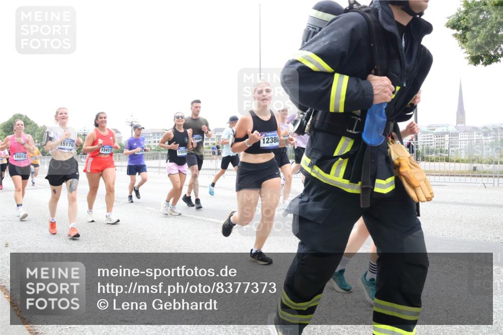 29.06.2025 - hella hamburg halbmarathon Lena Gebhardt http://msf.ph/oto/8377373 29.06.2025 10:49:20 Lombardsbrücke 16012, 15176, 15411, 15530, 19084, 12380, 1525, 1625, 1805, 2067, 2160, 2395, 2527, 2541, 2668, 2713, 2792, 2927, 3070, 3086, 3183, 3215, 3232, 3253, 3383, 3943, 4403, 4525, 4527, 4589, 4769, 4809, 5106, 5118, 5463, 5479, 5480, 5551, 6015, 6191, 6437, 6566, 6979, 6989, 7062, 7301, 7305, 7339, 7650, 7931, 7936, 8549, 9245, 9261, 9341, 9359, 10033, 10038, 10081, 10130, 10333, 10479, 10782, 10785, 11000, 11031, 11192, 11558, 11631, 12388 meine-sportfotos.de