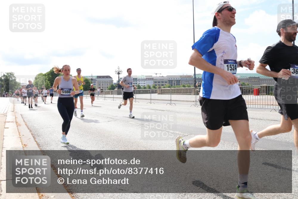 29.06.2025 - hella hamburg halbmarathon Lena Gebhardt http://msf.ph/oto/8377416 29.06.2025 10:15:18 Lombardsbrücke 5986, 271, 15150, 1524, 36, 1071, 1296, 1379, 1440, 1524, 1575, 1745, 2110, 2140, 2281, 2601, 2690, 2720, 3025, 3417, 3507, 3509, 3513, 3650, 3844, 4495, 4641, 5069, 5271, 5608, 5739, 5800, 5986, 6181, 6248, 6317, 7195, 7439, 7452, 7809, 7810, 7881, 8237, 8239, 8256, 8275, 8522, 8563, 8609, 8854, 9113, 9307, 9423, 9657, 9847, 9911, 9975, 9997, 10589, 10717, 10775, 10858, 10963, 11271, 11598, 12457, 12521, 13197, 13453, 13500, 14413, 15150, 15740 meine-sportfotos.de