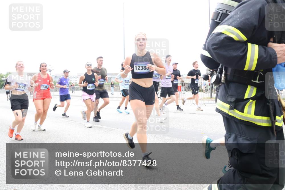 29.06.2025 - hella hamburg halbmarathon Lena Gebhardt http://msf.ph/oto/8377428 29.06.2025 10:49:20 Lombardsbrücke 5176, 15411, 15530, 19084, 2067, 12380, 7931, 7936, 10475, 1525, 1625, 1805, 2067, 2160, 2395, 2527, 2541, 2668, 2713, 2792, 2927, 3070, 3086, 3183, 3215, 3232, 3253, 3383, 3943, 4403, 4525, 4527, 4589, 4769, 4809, 5106, 5118, 5463, 5479, 5480, 5551, 6015, 6191, 6437, 6566, 6979, 6989, 7062, 7301, 7305, 7339, 7650, 7931, 7936, 8549, 9245, 9261, 9341, 9359, 10033, 10038, 10081, 10130, 10333, 10479, 10782, 10785, 11000, 11031, 11192, 11558, 11631, 12388 meine-sportfotos.de