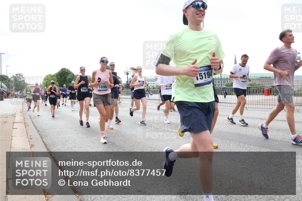 29.06.2025 - hella hamburg halbmarathon Lena Gebhardt http://msf.ph/oto/8377457 29.06.2025 10:40:03 Lombardsbrücke 5220, 8866, 1899, 07, 15194, 1905, 90, 1018, 1037, 1058, 1076, 1291, 1586, 1691, 1899, 2019, 2109, 2254, 2313, 2515, 2572, 2578, 2866, 2888, 2976, 3046, 3237, 3295, 3515, 3607, 3808, 3882, 3883, 3884, 4173, 4271, 4298, 4471, 4752, 4756, 5045, 5113, 5229, 5263, 5351, 5352, 5654, 5701, 5877, 5901, 6097, 6427, 6428, 6463, 6548, 6673, 6698, 6739, 6750, 6866, 6876, 6890, 6920, 7045, 7053, 7108, 7125, 7174, 7199, 7429, 7455, 7456, 7675, 7850, 8107, 8612, 9747, 10441 meine-sportfotos.de