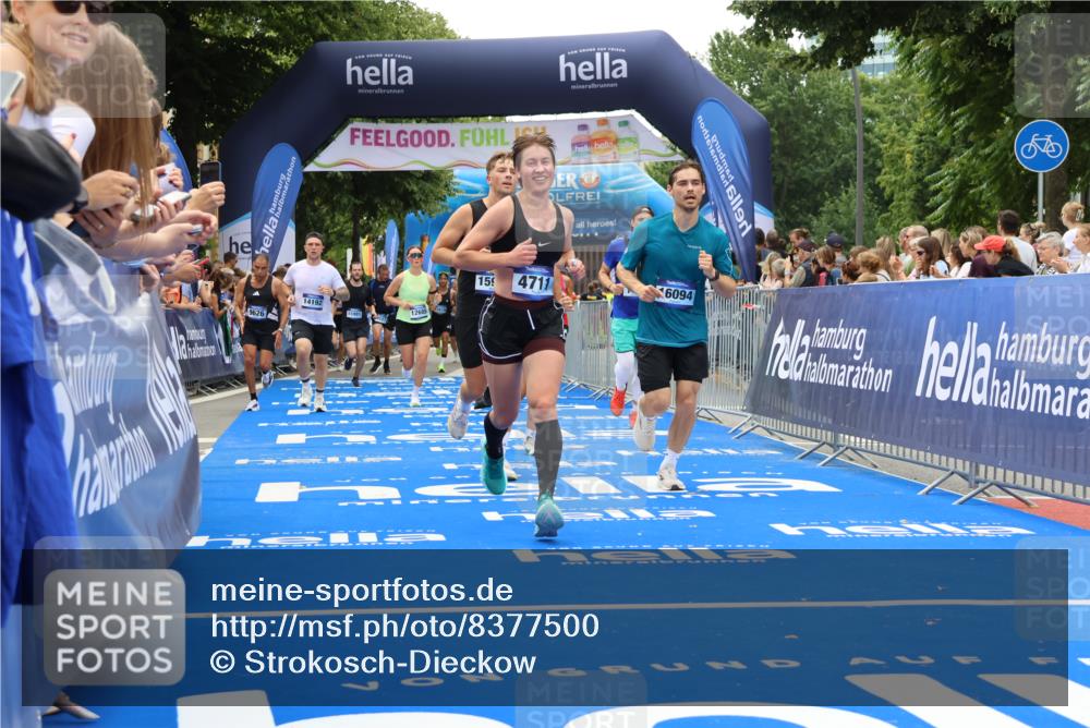 29.06.2025 - hella hamburg halbmarathon Strokosch-Dieckow http://msf.ph/oto/8377500 29.06.2025 10:48:07 Ziel 1086, 1914, 4324, 4601, 4711, 6377, 7599, 8916, 9544, 9626, 9638, 11211, 12685, 12706, 12724, 12747, 12808, 13570, 14192, 14814, 15590, 15629, 15973, 15981, 16094, 16149, 16269, 19127 meine-sportfotos.de