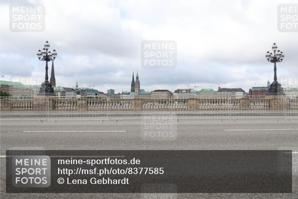 29.06.2025 - hella hamburg halbmarathon Lena Gebhardt http://msf.ph/oto/8377585 29.06.2025 09:14:10 Lombardsbrücke  meine-sportfotos.de