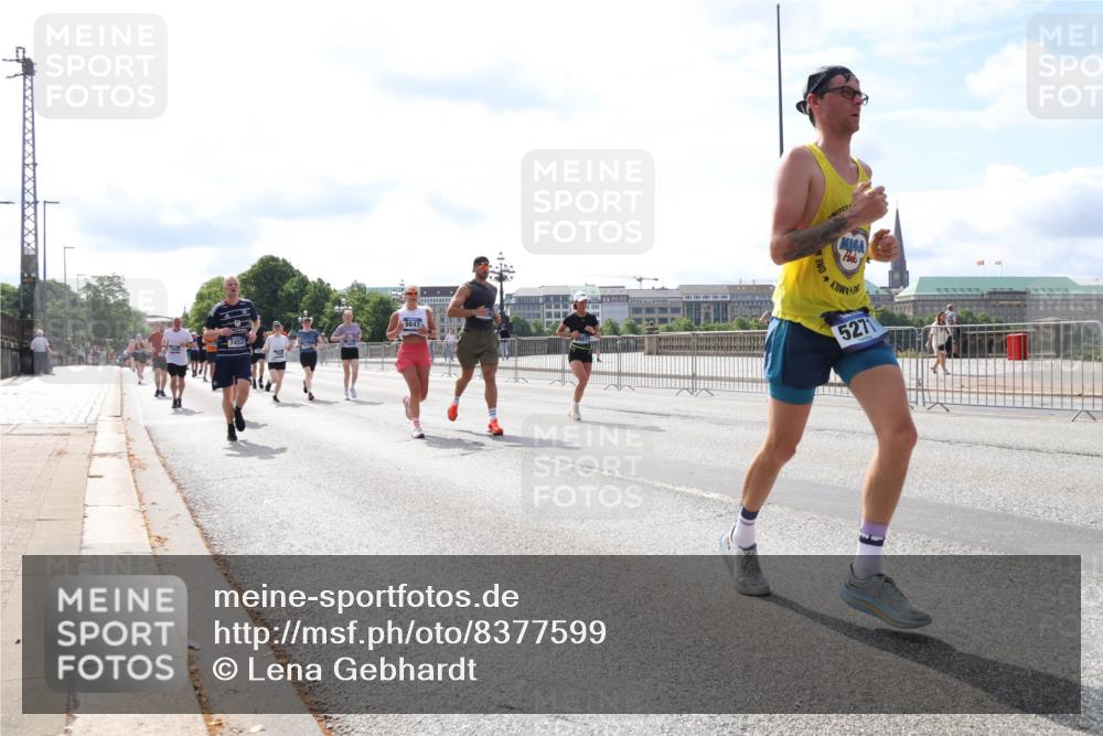 29.06.2025 - hella hamburg halbmarathon Lena Gebhardt http://msf.ph/oto/8377599 29.06.2025 10:15:20 Lombardsbrücke 7452, 9847, 5271, 1296, 1379, 1440, 1524, 1575, 1745, 2110, 2140, 2281, 2720, 2989, 3025, 3417, 3507, 3509, 3513, 3650, 3844, 4466, 4495, 4641, 5069, 5271, 5608, 5739, 5800, 5986, 6181, 6248, 6317, 6576, 7439, 7452, 7809, 7810, 7881, 8237, 8239, 8256, 8275, 8522, 8563, 8609, 8854, 9113, 9307, 9423, 9657, 9847, 9911, 9975, 9997, 10589, 10717, 10775, 10858, 10963, 11271, 11598, 12457, 12521, 13197, 13453, 13500, 14413, 14552, 15150, 15307, 15740 meine-sportfotos.de
