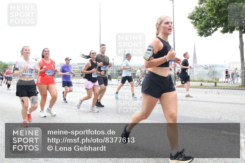 29.06.2025 - hella hamburg halbmarathon Lena Gebhardt http://msf.ph/oto/8377613 29.06.2025 10:49:21 Lombardsbrücke 15176, 15411, 15530, 19084, 20, 1525, 1625, 1805, 2067, 2160, 2395, 2527, 2541, 2668, 2713, 2927, 3070, 3086, 3183, 3215, 3232, 3253, 3383, 3943, 4403, 4525, 4527, 4589, 4769, 4809, 5106, 5118, 5463, 5479, 5480, 5551, 5552, 6015, 6191, 6437, 6566, 6979, 6989, 7062, 7301, 7305, 7339, 7650, 7931, 7936, 8549, 9245, 9261, 9341, 9359, 10033, 10038, 10081, 10130, 10333, 10479, 10782, 10785, 11000, 11031, 11192, 11558, 11631, 12388 meine-sportfotos.de