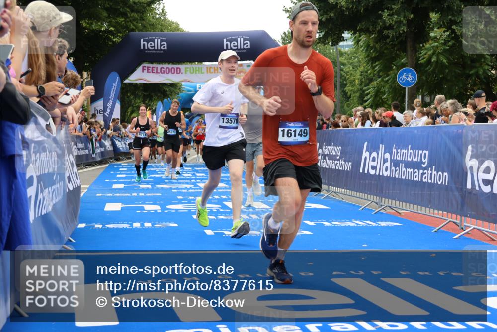 29.06.2025 - hella hamburg halbmarathon Strokosch-Dieckow http://msf.ph/oto/8377615 29.06.2025 10:48:05 Ziel 1086, 1914, 4324, 4528, 4601, 4711, 6377, 9544, 9626, 9638, 12685, 12706, 12724, 12747, 12808, 13570, 14192, 14814, 15590, 15973, 15981, 16094, 16149, 16269, 18206, 18922, 19198 meine-sportfotos.de