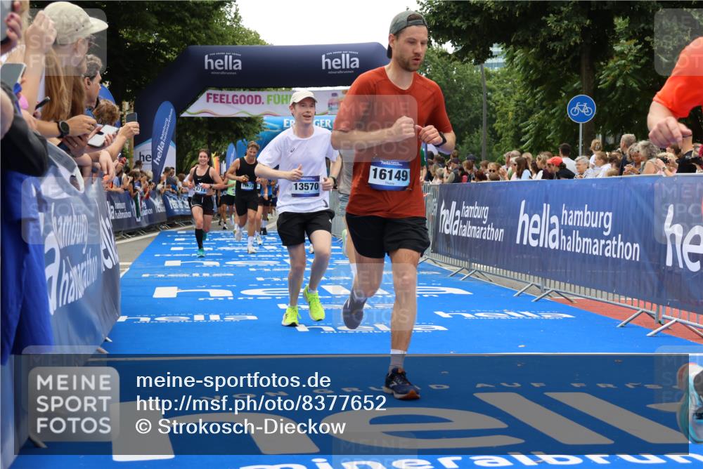 29.06.2025 - hella hamburg halbmarathon Strokosch-Dieckow http://msf.ph/oto/8377652 29.06.2025 10:48:04 Ziel 1086, 1914, 4324, 4528, 4601, 4711, 6377, 9544, 9626, 9638, 12685, 12706, 12724, 12747, 12808, 13570, 14192, 14814, 15590, 15973, 15981, 16094, 16149, 16269, 16766, 18206, 18922, 19198 meine-sportfotos.de