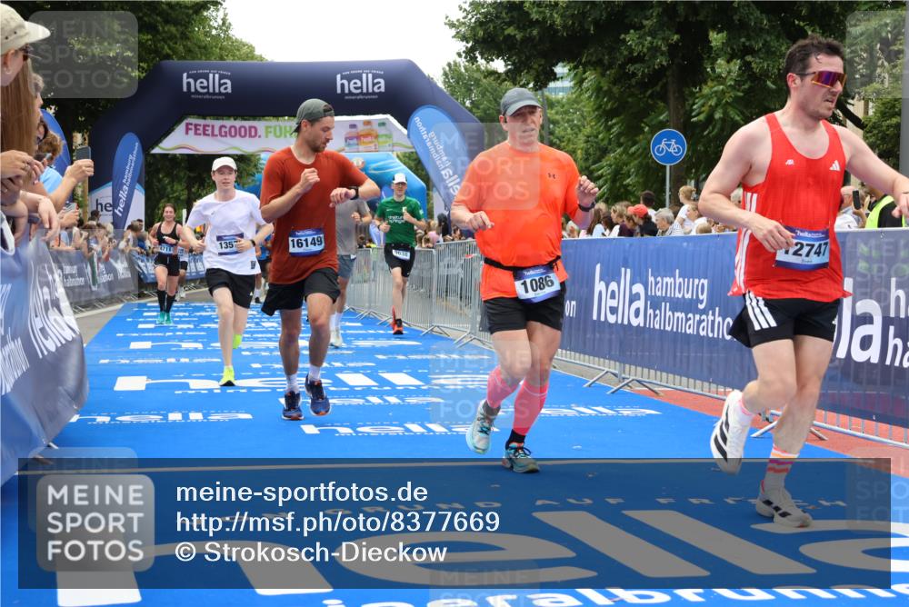 29.06.2025 - hella hamburg halbmarathon Strokosch-Dieckow http://msf.ph/oto/8377669 29.06.2025 10:48:04 Ziel 1086, 1914, 4324, 4528, 4601, 4711, 6377, 9544, 9626, 9638, 12685, 12706, 12724, 12747, 12808, 13570, 14192, 14814, 15590, 15973, 15981, 16094, 16149, 16269, 16766, 18206, 18922, 19198 meine-sportfotos.de
