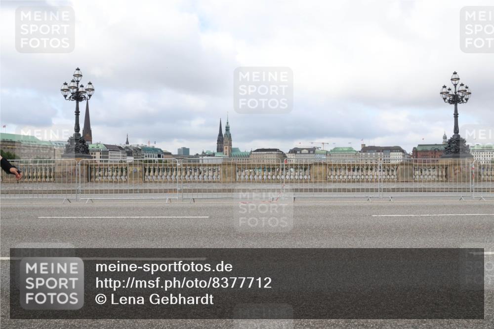 29.06.2025 - hella hamburg halbmarathon Lena Gebhardt http://msf.ph/oto/8377712 29.06.2025 09:14:10 Lombardsbrücke  meine-sportfotos.de
