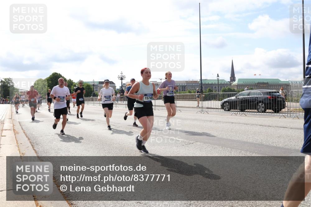 29.06.2025 - hella hamburg halbmarathon Lena Gebhardt http://msf.ph/oto/8377771 29.06.2025 10:15:24 Lombardsbrücke 9027, 12413, 7809, 15740, 10858, 1296, 1379, 1440, 1524, 1575, 1745, 2110, 2140, 2281, 2720, 2989, 3417, 3507, 3509, 3513, 3650, 3844, 4466, 4492, 4494, 4495, 4641, 5069, 5271, 5739, 5800, 5986, 6181, 6248, 6317, 6376, 6576, 7452, 7809, 7810, 7881, 8237, 8239, 8256, 8275, 8522, 8563, 8609, 8854, 9113, 9307, 9423, 9657, 9847, 9911, 9975, 9997, 10108, 10589, 10717, 10775, 10858, 11271, 11598, 12457, 12521, 13197, 13453, 13500, 14413, 14552, 15150, 15307, 15740 meine-sportfotos.de