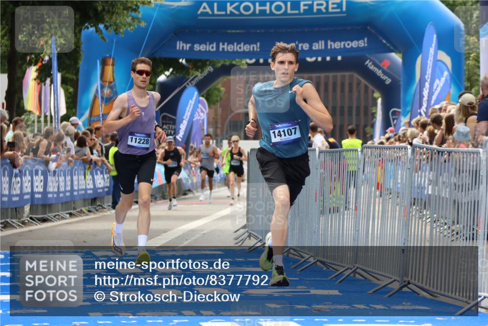29.06.2025 - hella hamburg halbmarathon Strokosch-Dieckow http://msf.ph/oto/8377792 29.06.2025 10:25:40 Ziel 4338, 11228, 14107 meine-sportfotos.de