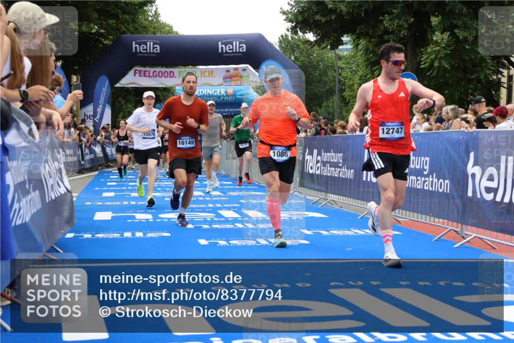 29.06.2025 - hella hamburg halbmarathon Strokosch-Dieckow http://msf.ph/oto/8377794 29.06.2025 10:48:03 Ziel 1086, 1604, 1613, 1914, 4324, 4528, 4601, 4711, 5022, 6377, 9544, 9626, 9638, 12706, 12724, 12747, 12808, 13570, 14192, 15973, 16094, 16149, 16269, 16766, 18206, 18922, 19198 meine-sportfotos.de