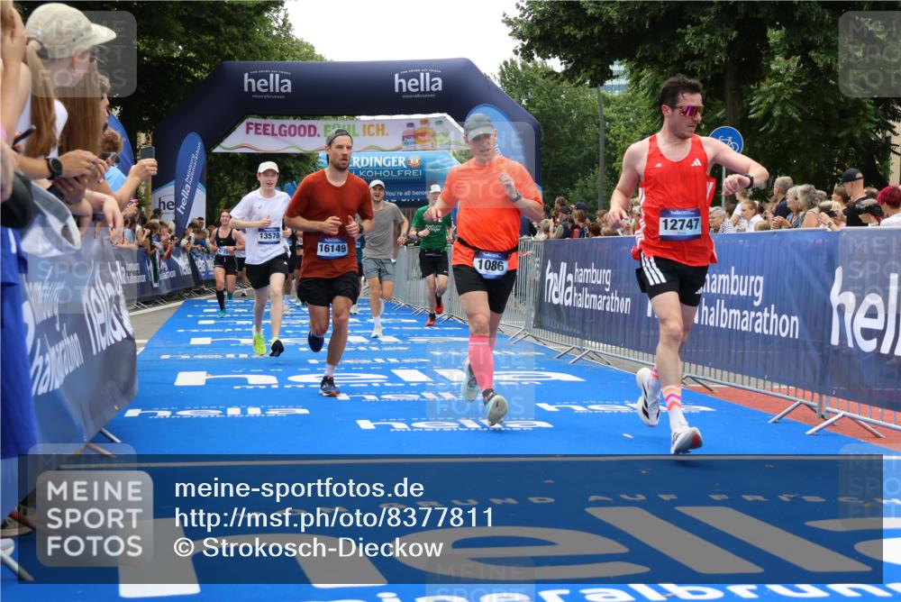 29.06.2025 - hella hamburg halbmarathon Strokosch-Dieckow http://msf.ph/oto/8377811 29.06.2025 10:48:03 Ziel 1086, 1604, 1613, 1914, 4324, 4528, 4601, 4711, 5022, 6377, 9544, 9626, 9638, 12706, 12724, 12747, 12808, 13570, 14192, 15973, 16094, 16149, 16269, 16766, 18206, 18922, 19198 meine-sportfotos.de