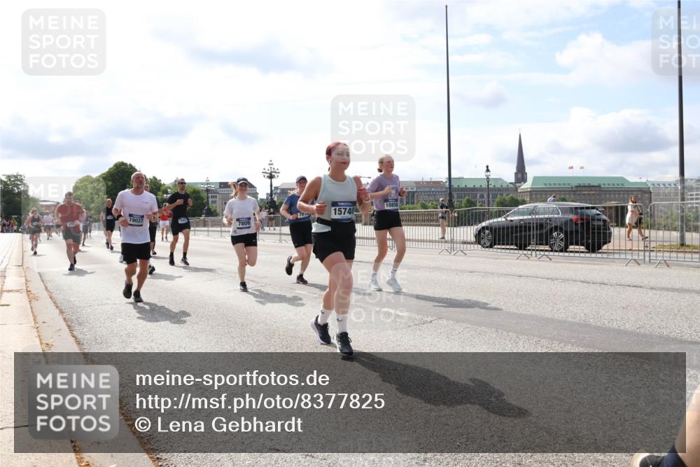 29.06.2025 - hella hamburg halbmarathon Lena Gebhardt http://msf.ph/oto/8377825 29.06.2025 10:15:24 Lombardsbrücke 10858, 15740, 19027, 1245, 7809, 1296, 1379, 1440, 1524, 1575, 1745, 2110, 2140, 2281, 2720, 2989, 3417, 3507, 3509, 3513, 3650, 3844, 4466, 4492, 4494, 4495, 4641, 5069, 5271, 5739, 5800, 5986, 6181, 6248, 6317, 6376, 6576, 7452, 7809, 7810, 7881, 8237, 8239, 8256, 8275, 8522, 8563, 8609, 8854, 9113, 9307, 9423, 9657, 9847, 9911, 9975, 9997, 10108, 10589, 10717, 10775, 10858, 11271, 11598, 12457, 12521, 13197, 13453, 13500, 14413, 14552, 15150, 15307, 15740 meine-sportfotos.de