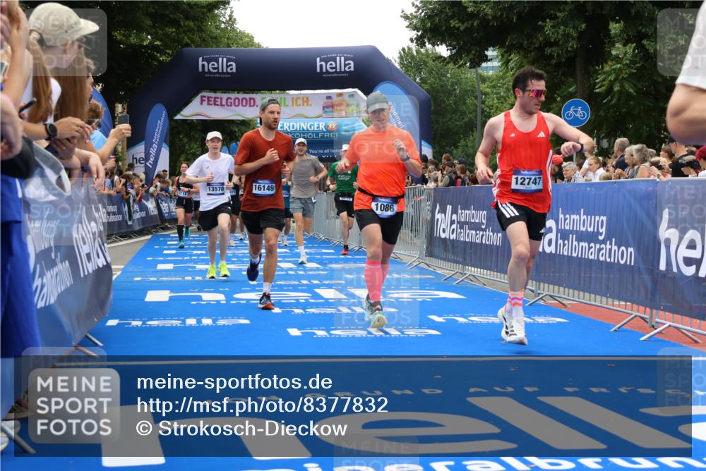 29.06.2025 - hella hamburg halbmarathon Strokosch-Dieckow http://msf.ph/oto/8377832 29.06.2025 10:48:03 Ziel 1086, 1604, 1613, 1914, 4324, 4528, 4601, 4711, 5022, 6377, 9544, 9626, 9638, 12706, 12724, 12747, 12808, 13570, 14192, 15973, 16094, 16149, 16269, 16766, 18206, 18922, 19198 meine-sportfotos.de