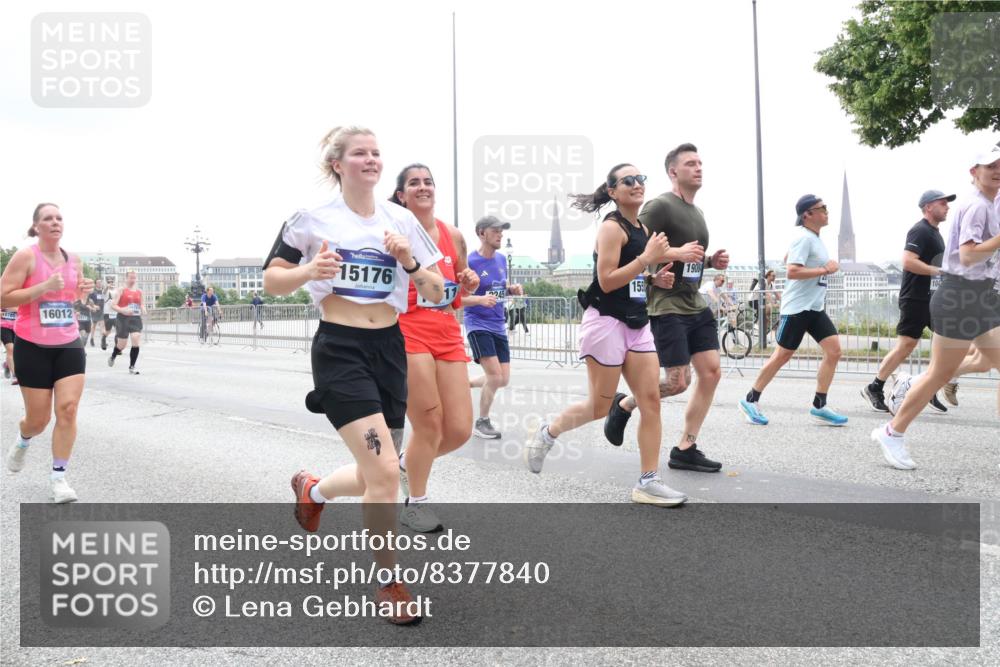 29.06.2025 - hella hamburg halbmarathon Lena Gebhardt http://msf.ph/oto/8377840 29.06.2025 10:49:21 Lombardsbrücke 10785, 16012, 15176, 11, 155, 245, 1908, 1525, 1625, 1805, 2067, 2160, 2395, 2527, 2541, 2668, 2713, 2927, 3070, 3086, 3183, 3215, 3232, 3253, 3383, 3943, 4403, 4525, 4527, 4589, 4769, 4809, 5106, 5118, 5463, 5479, 5480, 5551, 5552, 6015, 6191, 6437, 6566, 6979, 6989, 7062, 7301, 7305, 7339, 7650, 7931, 7936, 8549, 9245, 9261, 9341, 9359, 10033, 10038, 10081, 10130, 10333, 10479, 10782, 10785, 11000, 11031, 11192, 11558, 11631, 12388 meine-sportfotos.de