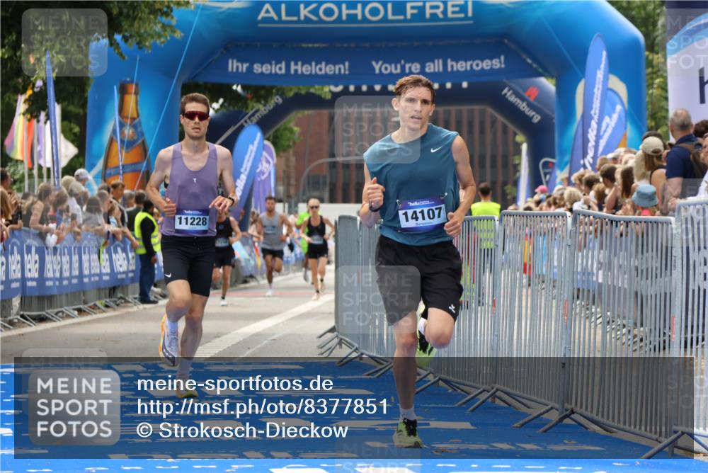 29.06.2025 - hella hamburg halbmarathon Strokosch-Dieckow http://msf.ph/oto/8377851 29.06.2025 10:25:40 Ziel 4338, 11228, 14107 meine-sportfotos.de