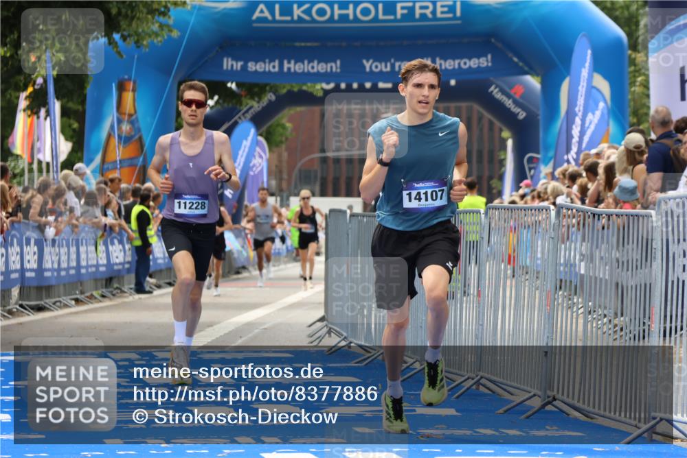 29.06.2025 - hella hamburg halbmarathon Strokosch-Dieckow http://msf.ph/oto/8377886 29.06.2025 10:25:40 Ziel 4338, 11228, 14107 meine-sportfotos.de