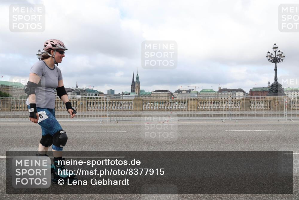 29.06.2025 - hella hamburg halbmarathon Lena Gebhardt http://msf.ph/oto/8377915 29.06.2025 09:14:11 Lombardsbrücke  meine-sportfotos.de