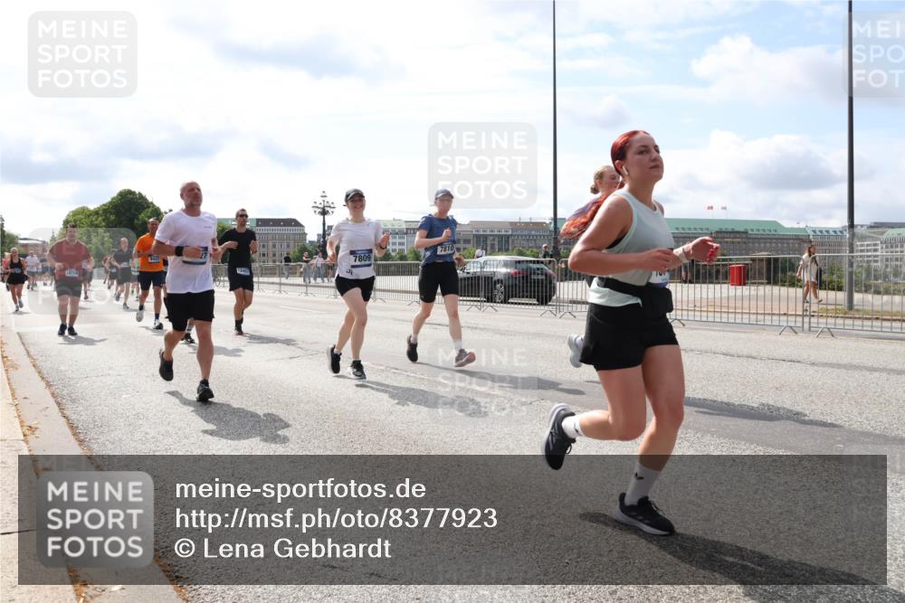 29.06.2025 - hella hamburg halbmarathon Lena Gebhardt http://msf.ph/oto/8377923 29.06.2025 10:15:24 Lombardsbrücke 18769, 27, 7809, 9423, 12457, 7810, 1296, 1379, 1440, 1524, 1575, 1745, 2110, 2140, 2281, 2720, 2989, 3417, 3507, 3509, 3513, 3650, 3844, 4466, 4492, 4494, 4495, 4641, 5069, 5271, 5739, 5800, 5986, 6181, 6248, 6317, 6376, 6576, 7452, 7809, 7810, 7881, 8237, 8239, 8256, 8275, 8522, 8563, 8609, 8854, 9113, 9307, 9423, 9657, 9847, 9911, 9975, 9997, 10108, 10589, 10717, 10775, 10858, 11271, 11598, 12457, 12521, 13197, 13453, 13500, 14413, 14552, 15150, 15307, 15740 meine-sportfotos.de