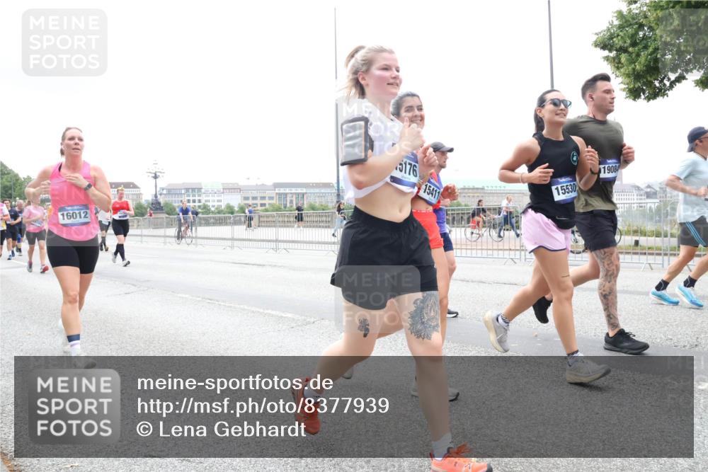 29.06.2025 - hella hamburg halbmarathon Lena Gebhardt http://msf.ph/oto/8377939 29.06.2025 10:49:22 Lombardsbrücke 16012, 5176, 15411, 15530, 19084, 1525, 1625, 1805, 2067, 2160, 2395, 2527, 2541, 2668, 2713, 2927, 3070, 3086, 3183, 3215, 3232, 3253, 3383, 3943, 4403, 4525, 4527, 4589, 4769, 4809, 5106, 5118, 5463, 5479, 5480, 5551, 5552, 6015, 6191, 6437, 6566, 6694, 6979, 6989, 7301, 7305, 7339, 7650, 7931, 7936, 8549, 9245, 9261, 9341, 9359, 10033, 10038, 10081, 10130, 10333, 10479, 10782, 10785, 11000, 11031, 11192, 11558, 11631, 12388 meine-sportfotos.de