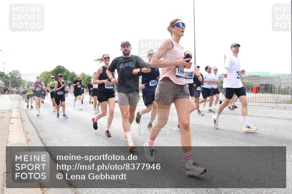 29.06.2025 - hella hamburg halbmarathon Lena Gebhardt http://msf.ph/oto/8377946 29.06.2025 10:40:04 Lombardsbrücke 5654, 5229, 8866, 8865, 1899, 468, 167, 7455, 745, 81, 1018, 1037, 1058, 1076, 1291, 1586, 1691, 1899, 2019, 2109, 2254, 2313, 2515, 2572, 2866, 2888, 2976, 3046, 3237, 3295, 3515, 3607, 3808, 3882, 3883, 3884, 4173, 4271, 4298, 4471, 4752, 4756, 5045, 5113, 5229, 5263, 5351, 5352, 5654, 5701, 5877, 5901, 6097, 6427, 6428, 6463, 6548, 6673, 6698, 6739, 6750, 6866, 6876, 6890, 6920, 7045, 7053, 7108, 7125, 7174, 7199, 7429, 7455, 7456, 7675, 7850, 8107, 8612, 9747, 10441 meine-sportfotos.de
