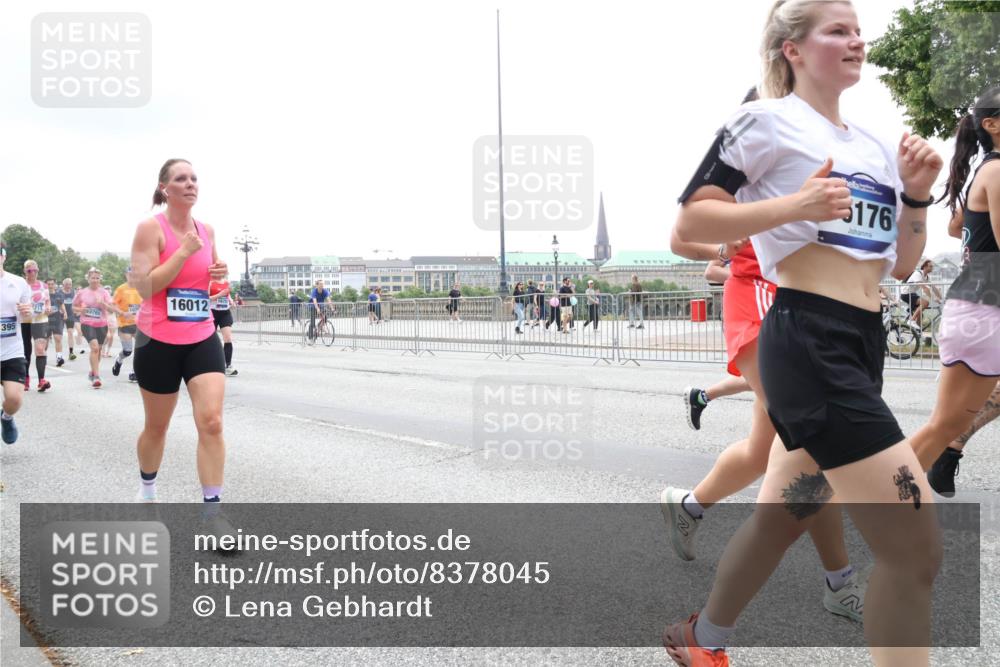 29.06.2025 - hella hamburg halbmarathon Lena Gebhardt http://msf.ph/oto/8378045 29.06.2025 10:49:22 Lombardsbrücke 395, 10785, 16012, 176, 1525, 1625, 1805, 2067, 2160, 2395, 2527, 2541, 2668, 2713, 2927, 3070, 3086, 3183, 3215, 3232, 3253, 3383, 3943, 4403, 4525, 4527, 4589, 4769, 4809, 5106, 5118, 5463, 5479, 5480, 5551, 5552, 6015, 6191, 6437, 6566, 6694, 6979, 6989, 7301, 7305, 7339, 7650, 7931, 7936, 8549, 9245, 9261, 9341, 9359, 10033, 10038, 10081, 10130, 10333, 10479, 10782, 10785, 11000, 11031, 11192, 11558, 11631, 12388 meine-sportfotos.de