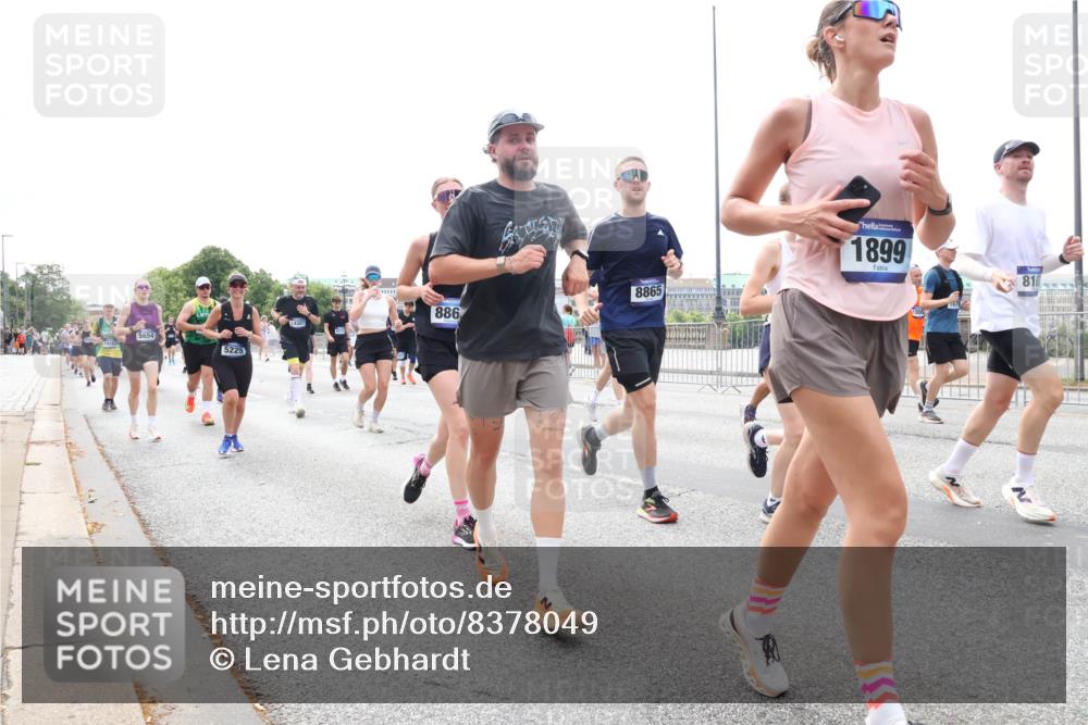 29.06.2025 - hella hamburg halbmarathon Lena Gebhardt http://msf.ph/oto/8378049 29.06.2025 10:40:04 Lombardsbrücke 5654, 5229, 886, 8865, 1899, 810, 1018, 1037, 1058, 1076, 1291, 1586, 1691, 1899, 2019, 2109, 2254, 2313, 2515, 2572, 2866, 2888, 2976, 3046, 3237, 3295, 3515, 3607, 3808, 3882, 3883, 3884, 4173, 4271, 4298, 4471, 4752, 4756, 5045, 5113, 5229, 5263, 5351, 5352, 5654, 5701, 5877, 5901, 6097, 6427, 6428, 6463, 6548, 6673, 6698, 6739, 6750, 6866, 6876, 6890, 6920, 7045, 7053, 7108, 7125, 7174, 7199, 7429, 7455, 7456, 7675, 7850, 8107, 8612, 9747, 10441 meine-sportfotos.de
