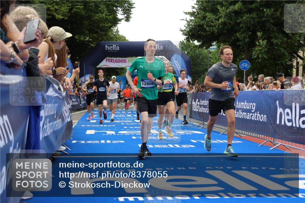 29.06.2025 - hella hamburg halbmarathon Strokosch-Dieckow http://msf.ph/oto/8378055 29.06.2025 10:47:58 Ziel 1086, 1604, 1613, 4324, 4528, 4601, 5022, 6377, 6836, 9638, 12706, 12724, 12747, 12808, 13570, 14730, 15333, 16149, 16766, 17451, 18206, 18922, 19198 meine-sportfotos.de