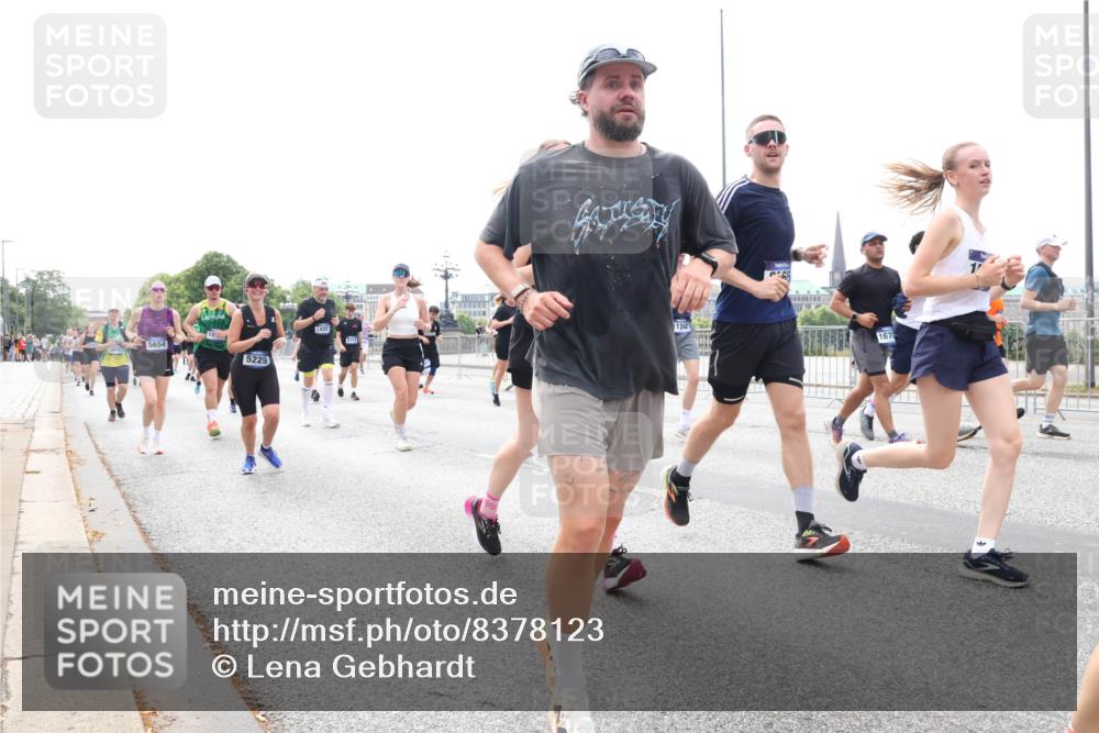29.06.2025 - hella hamburg halbmarathon Lena Gebhardt http://msf.ph/oto/8378123 29.06.2025 10:40:04 Lombardsbrücke 5654, 5229, 14327, 1242, 167, 1018, 1037, 1058, 1076, 1291, 1586, 1691, 1899, 2019, 2109, 2254, 2313, 2515, 2572, 2866, 2888, 2976, 3046, 3237, 3295, 3515, 3607, 3808, 3882, 3883, 3884, 4173, 4271, 4298, 4471, 4752, 4756, 5045, 5113, 5229, 5263, 5351, 5352, 5654, 5701, 5877, 5901, 6097, 6427, 6428, 6463, 6548, 6673, 6698, 6739, 6750, 6866, 6876, 6890, 6920, 7045, 7053, 7108, 7125, 7174, 7199, 7429, 7455, 7456, 7675, 7850, 8107, 8612, 9747, 10441 meine-sportfotos.de
