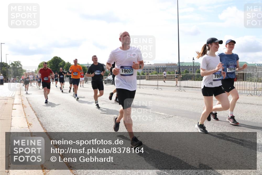 29.06.2025 - hella hamburg halbmarathon Lena Gebhardt http://msf.ph/oto/8378164 29.06.2025 10:15:25 Lombardsbrücke 18769, 9423, 17949, 19027, 7810, 7809, 1296, 1379, 1440, 1524, 1575, 1745, 2110, 2140, 2281, 2720, 2989, 3417, 3507, 3509, 3513, 3650, 3844, 4466, 4492, 4494, 4495, 4641, 5069, 5271, 5739, 5800, 5986, 6181, 6248, 6317, 6376, 6576, 7452, 7809, 7810, 7881, 8237, 8256, 8275, 8563, 8609, 8854, 9113, 9192, 9307, 9423, 9657, 9847, 9911, 9975, 9997, 10108, 10589, 10717, 10775, 10858, 11271, 11598, 12457, 12521, 13197, 13453, 13500, 14413, 14552, 15150, 15307, 15740 meine-sportfotos.de