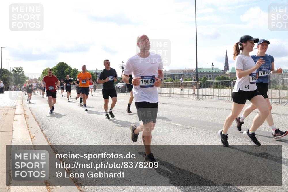 29.06.2025 - hella hamburg halbmarathon Lena Gebhardt http://msf.ph/oto/8378209 29.06.2025 10:15:25 Lombardsbrücke 18769, 17949, 9423, 19027, 780, 7810, 1296, 1379, 1440, 1524, 1575, 1745, 2110, 2140, 2281, 2720, 2989, 3417, 3507, 3509, 3513, 3650, 3844, 4466, 4492, 4494, 4495, 4641, 5069, 5271, 5739, 5800, 5986, 6181, 6248, 6317, 6376, 6576, 7452, 7809, 7810, 7881, 8237, 8256, 8275, 8563, 8609, 8854, 9113, 9192, 9307, 9423, 9657, 9847, 9911, 9975, 9997, 10108, 10589, 10717, 10775, 10858, 11271, 11598, 12457, 12521, 13197, 13453, 13500, 14413, 14552, 15150, 15307, 15740 meine-sportfotos.de