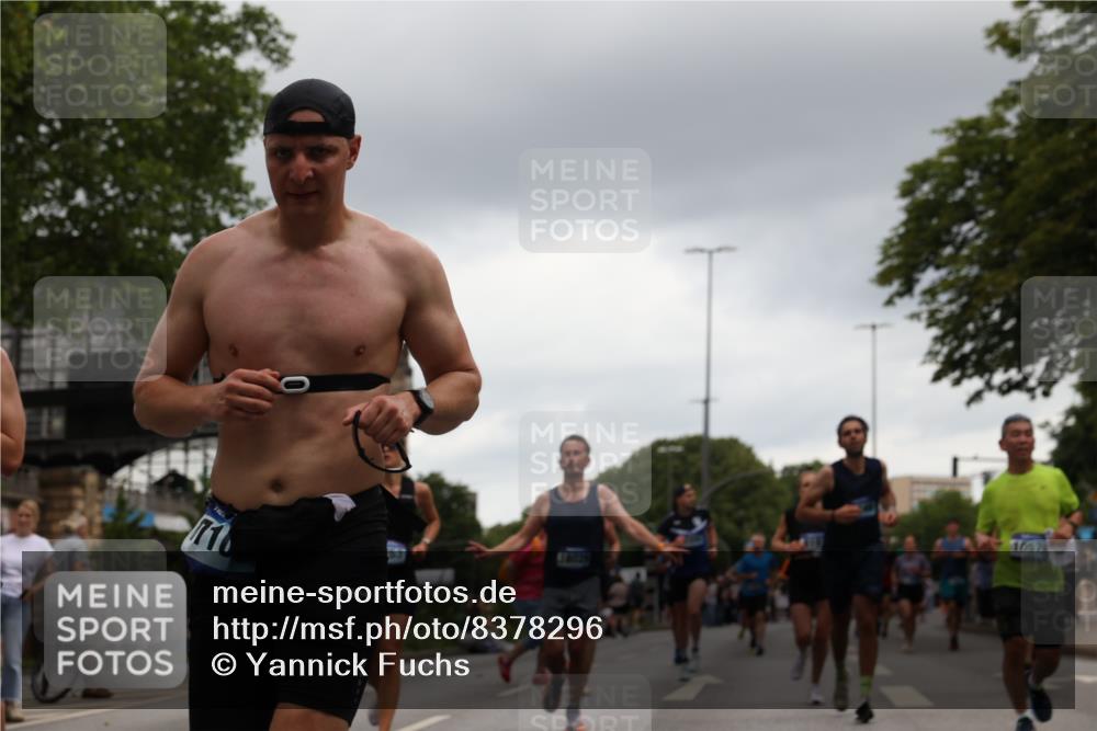 29.06.2025 - hella hamburg halbmarathon Yannick Fuchs http://msf.ph/oto/8378296 29.06.2025 10:54:35 20KM 1364, 1414, 1653, 1681, 2322, 2323, 2363, 6033, 6201, 6309, 6487, 6754, 6757, 7006, 7065, 7636, 8003, 8191, 8421, 8422, 8509, 8923, 9020, 10534, 10576, 11041, 11366, 11623, 11702, 11753, 11782, 11937, 12491, 13488, 13589, 14224, 14429, 14577, 15269, 17491, 17825, 17899, 17952, 18029, 18063, 19159, 19246 meine-sportfotos.de