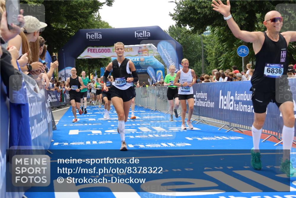 29.06.2025 - hella hamburg halbmarathon Strokosch-Dieckow http://msf.ph/oto/8378322 29.06.2025 10:47:53 Ziel 1604, 1613, 2340, 4528, 4601, 5022, 6377, 6836, 8564, 11961, 12808, 14383, 14730, 15333, 16766, 17451, 18206, 18356, 18836, 18922, 19198 meine-sportfotos.de
