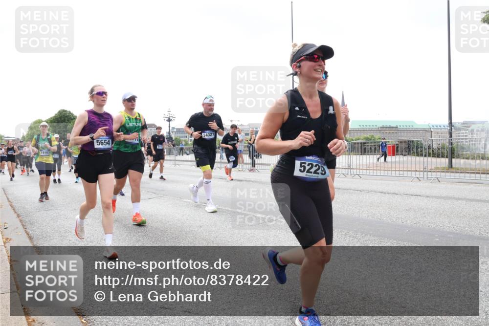 29.06.2025 - hella hamburg halbmarathon Lena Gebhardt http://msf.ph/oto/8378422 29.06.2025 10:40:06 Lombardsbrücke 19163, 19158, 5654, 6711, 14327, 72, 5229, 1018, 1037, 1058, 1076, 1291, 1586, 1691, 1899, 2019, 2109, 2254, 2313, 2515, 2572, 2866, 2888, 2976, 3046, 3237, 3295, 3515, 3607, 3808, 3810, 3882, 3883, 3884, 4173, 4271, 4298, 4471, 4752, 4756, 5113, 5229, 5263, 5351, 5352, 5654, 5877, 5901, 5975, 6097, 6363, 6427, 6428, 6463, 6548, 6673, 6698, 6739, 6750, 6866, 6876, 6890, 6920, 7045, 7053, 7108, 7125, 7174, 7199, 7429, 7455, 7456, 7675, 7850, 8107, 8612, 10441 meine-sportfotos.de