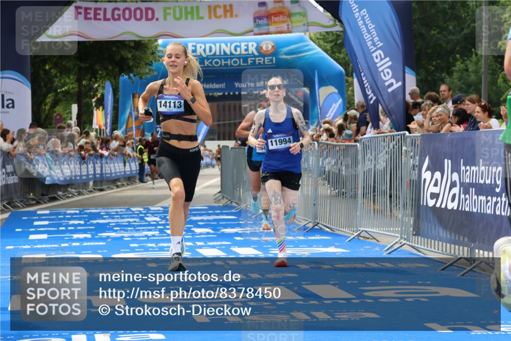 29.06.2025 - hella hamburg halbmarathon Strokosch-Dieckow http://msf.ph/oto/8378450 29.06.2025 10:25:13 Ziel 8376, 11994, 13913, 14113, 16484 meine-sportfotos.de