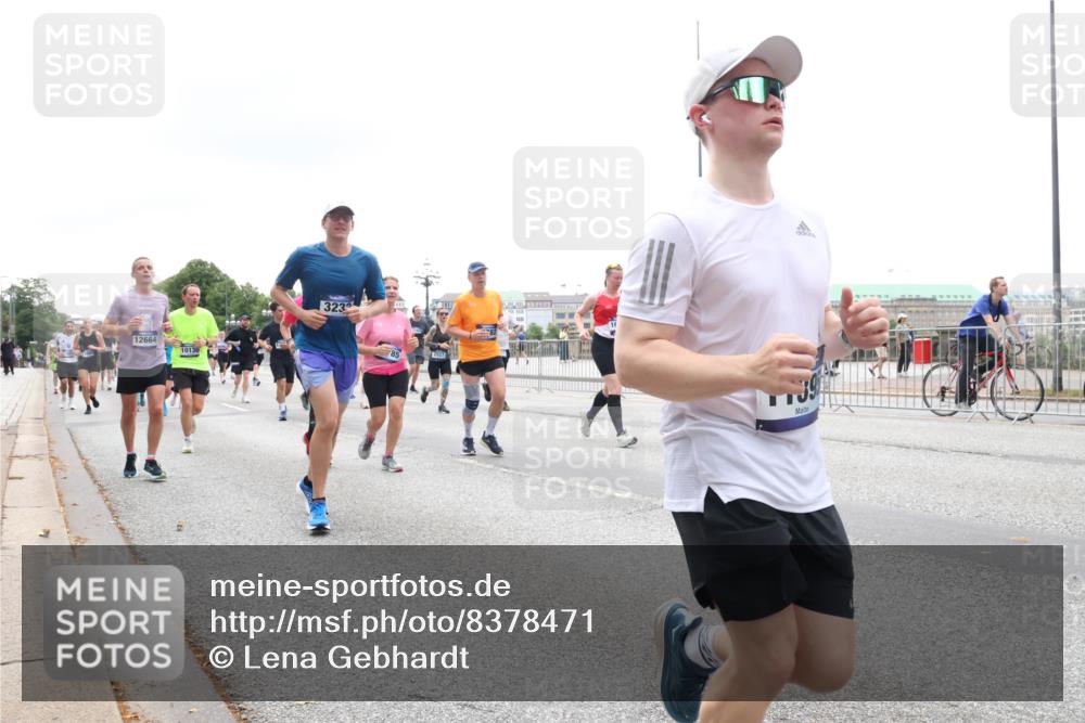 29.06.2025 - hella hamburg halbmarathon Lena Gebhardt http://msf.ph/oto/8378471 29.06.2025 10:49:24 Lombardsbrücke 1525, 1625, 1805, 1888, 2067, 2160, 2395, 2527, 2541, 2668, 2713, 2927, 3070, 3086, 3183, 3232, 3253, 3383, 3943, 4403, 4525, 4527, 4589, 4769, 4809, 5106, 5118, 5463, 5479, 5480, 5551, 5552, 6015, 6191, 6566, 6694, 6979, 6989, 7301, 7305, 7339, 7650, 7931, 7936, 8549, 9162, 9245, 9261, 9341, 9359, 10033, 10038, 10081, 10130, 10333, 10479, 10704, 10782, 10785, 11000, 11031, 11192, 11558, 11631, 12388 meine-sportfotos.de