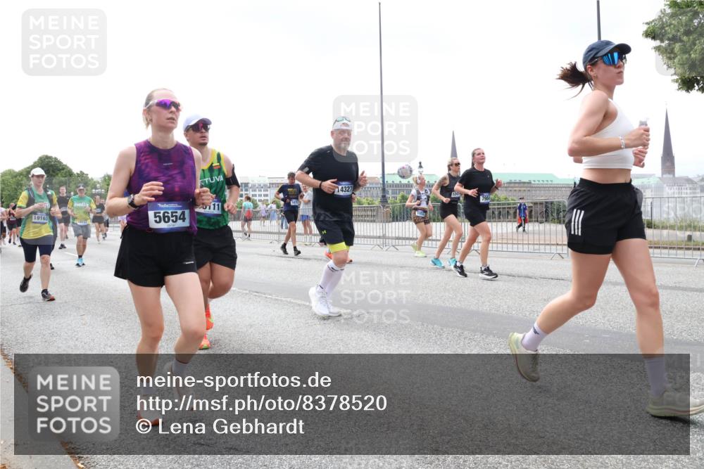 29.06.2025 - hella hamburg halbmarathon Lena Gebhardt http://msf.ph/oto/8378520 29.06.2025 10:40:07 Lombardsbrücke 19163, 19157, 5654, 111, 14327, 1058, 1241, 7984, 1018, 1037, 1058, 1076, 1291, 1586, 1691, 1899, 2019, 2109, 2254, 2313, 2515, 2572, 2866, 2888, 2976, 3046, 3237, 3295, 3515, 3607, 3808, 3810, 3882, 3883, 3884, 4173, 4271, 4298, 4471, 4752, 4756, 5113, 5229, 5263, 5351, 5352, 5654, 5877, 5901, 5975, 6097, 6363, 6427, 6428, 6463, 6548, 6673, 6698, 6739, 6750, 6866, 6876, 6890, 6920, 7045, 7108, 7125, 7174, 7199, 7429, 7455, 7456, 7675, 7850, 8107, 8307, 8612, 10441 meine-sportfotos.de
