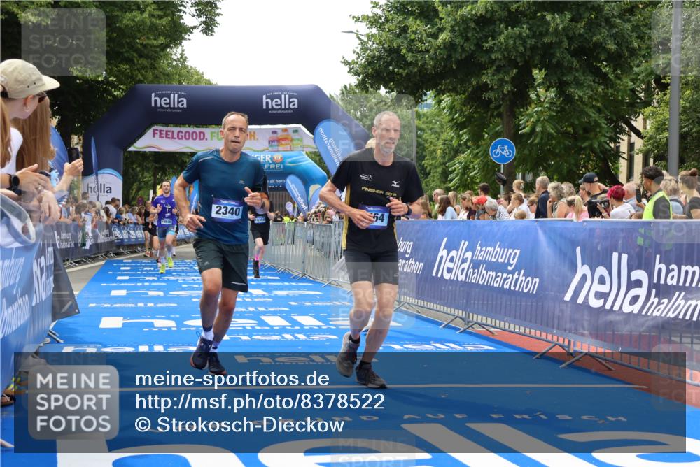 29.06.2025 - hella hamburg halbmarathon Strokosch-Dieckow http://msf.ph/oto/8378522 29.06.2025 10:47:47 Ziel 2340, 2708, 5915, 6836, 8564, 10988, 11283, 11961, 12679, 13948, 14383, 14730, 15478, 16205, 17229, 17451, 18356, 18430, 18836 meine-sportfotos.de