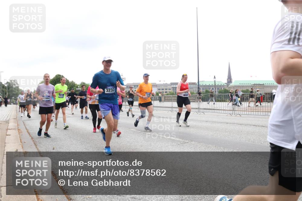 29.06.2025 - hella hamburg halbmarathon Lena Gebhardt http://msf.ph/oto/8378562 29.06.2025 10:49:24 Lombardsbrücke 10130, 12664, 3232, 2527, 1078, 1675, 1525, 1625, 1805, 1888, 2067, 2160, 2395, 2527, 2541, 2668, 2713, 2927, 3070, 3086, 3183, 3232, 3253, 3383, 3943, 4403, 4525, 4527, 4589, 4769, 4809, 5106, 5118, 5463, 5479, 5480, 5551, 5552, 6015, 6191, 6566, 6694, 6979, 6989, 7301, 7305, 7339, 7650, 7931, 7936, 8549, 9162, 9245, 9261, 9341, 9359, 10033, 10038, 10081, 10130, 10333, 10479, 10704, 10782, 10785, 11000, 11031, 11192, 11558, 11631, 12388 meine-sportfotos.de