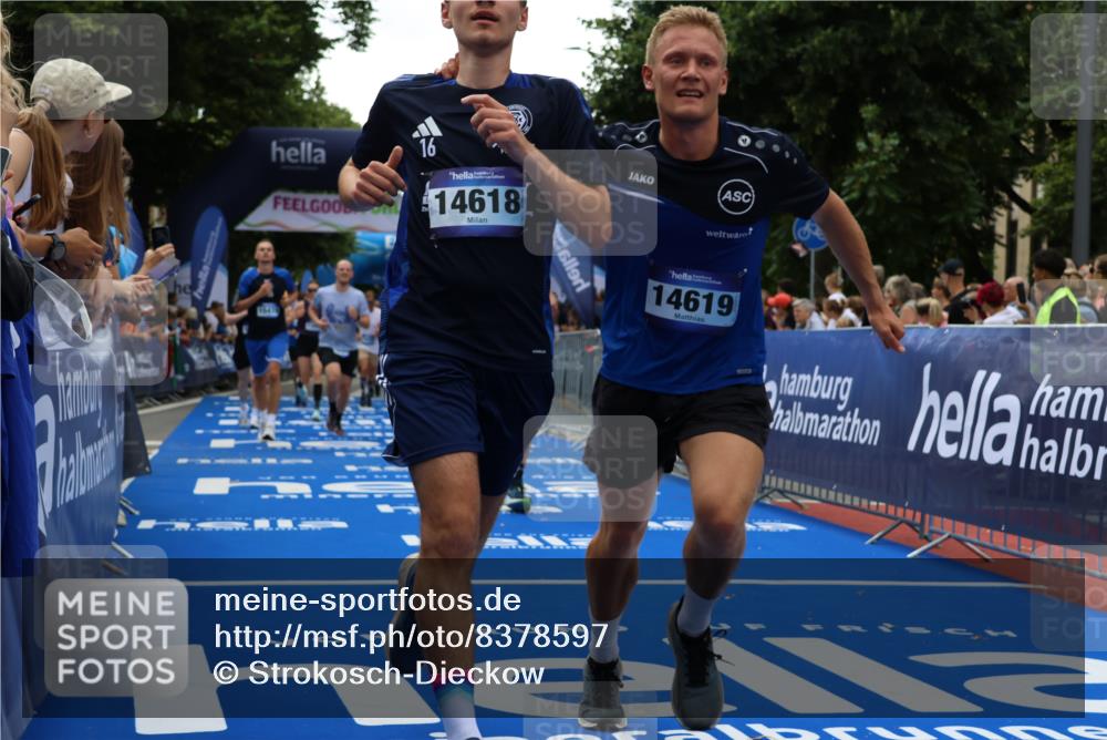 29.06.2025 - hella hamburg halbmarathon Strokosch-Dieckow http://msf.ph/oto/8378597 29.06.2025 10:47:37 Ziel 1070, 1320, 1696, 2284, 2708, 5889, 6009, 7962, 8023, 8234, 8927, 10969, 10988, 11283, 12870, 13223, 13303, 13948, 14618, 14619, 15451, 15478, 15479, 16205, 17229, 18104, 18430, 18970, 19181 meine-sportfotos.de