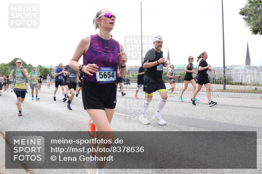 29.06.2025 - hella hamburg halbmarathon Lena Gebhardt http://msf.ph/oto/8378636 29.06.2025 10:40:07 Lombardsbrücke 19163, 14578, 19157, 12906, 5654, 5877, 1432, 1018, 1037, 1058, 1076, 1291, 1586, 1691, 1899, 2019, 2109, 2254, 2313, 2515, 2572, 2866, 2888, 2976, 3046, 3237, 3295, 3515, 3607, 3808, 3810, 3882, 3883, 3884, 4173, 4271, 4298, 4471, 4752, 4756, 5113, 5229, 5263, 5351, 5352, 5654, 5877, 5901, 5975, 6097, 6363, 6427, 6428, 6463, 6548, 6673, 6698, 6739, 6750, 6866, 6876, 6890, 6920, 7045, 7108, 7125, 7174, 7199, 7429, 7455, 7456, 7675, 7850, 8107, 8307, 8612, 10441 meine-sportfotos.de