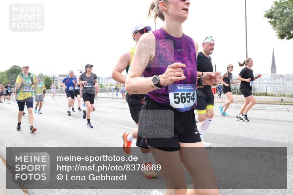29.06.2025 - hella hamburg halbmarathon Lena Gebhardt http://msf.ph/oto/8378669 29.06.2025 10:40:08 Lombardsbrücke 19163, 19157, 14576725, 12906, 5654, 1018, 1037, 1058, 1076, 1291, 1586, 1691, 1899, 2019, 2109, 2254, 2313, 2515, 2572, 2866, 2888, 2976, 3046, 3237, 3295, 3515, 3607, 3808, 3810, 3882, 3883, 3884, 4173, 4271, 4298, 4471, 4752, 4756, 5113, 5229, 5263, 5351, 5352, 5654, 5877, 5901, 5975, 6076, 6097, 6363, 6428, 6463, 6548, 6673, 6698, 6739, 6750, 6866, 6876, 6890, 6920, 7045, 7108, 7125, 7174, 7429, 7455, 7456, 7675, 7850, 8107, 8307, 8612, 10441 meine-sportfotos.de