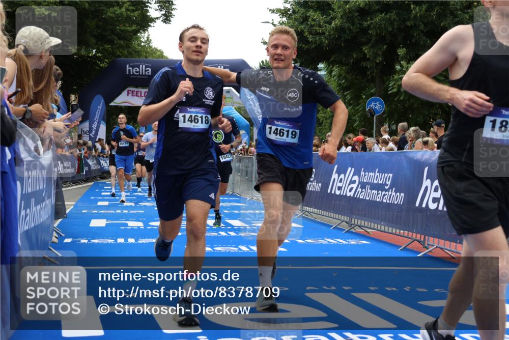 29.06.2025 - hella hamburg halbmarathon Strokosch-Dieckow http://msf.ph/oto/8378709 29.06.2025 10:47:37 Ziel 1070, 1320, 1696, 2284, 2708, 5889, 6009, 7962, 8023, 8234, 8927, 10969, 10988, 11283, 12870, 13223, 13303, 13948, 14618, 14619, 15451, 15478, 15479, 16205, 17229, 18104, 18430, 18970, 19181 meine-sportfotos.de