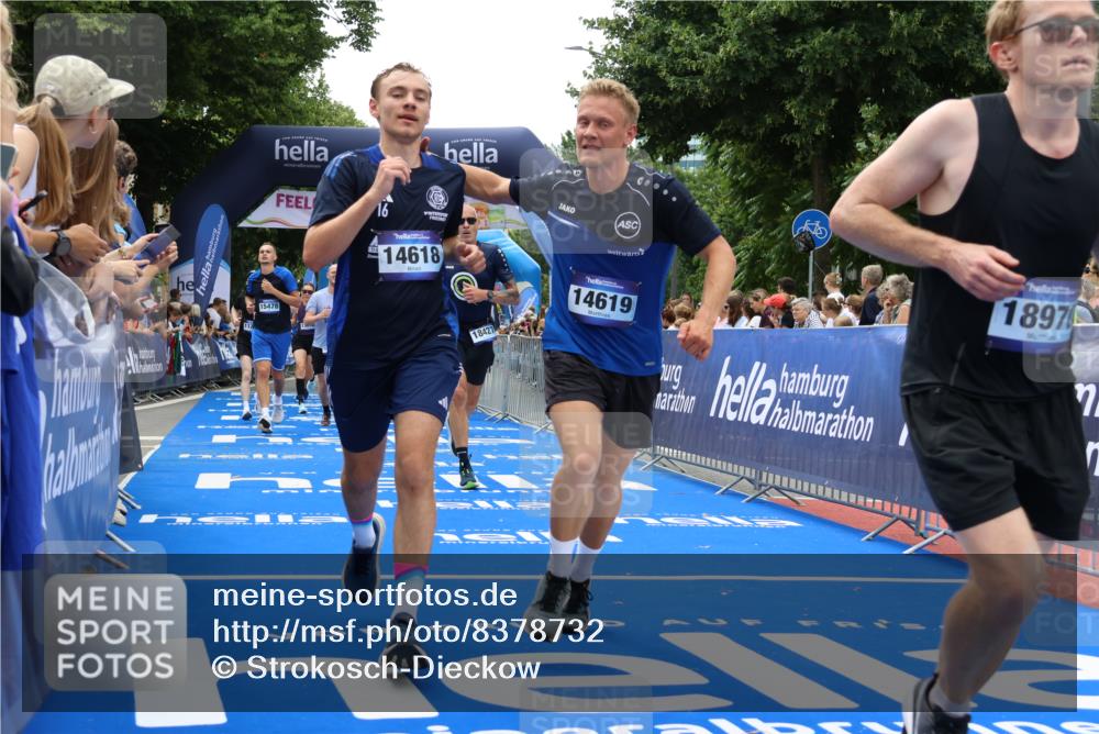 29.06.2025 - hella hamburg halbmarathon Strokosch-Dieckow http://msf.ph/oto/8378732 29.06.2025 10:47:37 Ziel 1070, 1320, 1696, 2284, 2708, 5889, 6009, 7962, 8023, 8234, 8927, 10969, 10988, 11283, 12870, 13223, 13303, 13948, 14618, 14619, 15451, 15478, 15479, 16205, 17229, 18104, 18430, 18970, 19181 meine-sportfotos.de