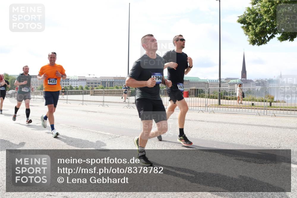 29.06.2025 - hella hamburg halbmarathon Lena Gebhardt http://msf.ph/oto/8378782 29.06.2025 10:15:27 Lombardsbrücke 16040, 12521, 9423, 7949, 245, 1296, 1379, 1440, 1524, 1575, 1745, 2110, 2140, 2281, 2720, 2989, 3417, 3507, 3509, 3513, 3650, 3844, 4007, 4466, 4492, 4494, 4495, 4641, 5069, 5271, 5739, 5800, 5986, 6181, 6248, 6317, 6376, 6576, 7452, 7809, 7810, 7881, 8237, 8256, 8275, 8609, 9113, 9192, 9307, 9423, 9657, 9847, 9911, 9975, 9997, 10108, 10589, 10775, 10858, 11271, 11598, 12457, 12521, 13197, 13453, 13500, 13818, 14413, 14550, 14552, 15150, 15307, 15740 meine-sportfotos.de