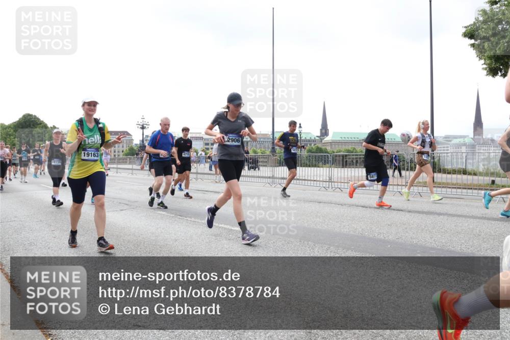 29.06.2025 - hella hamburg halbmarathon Lena Gebhardt http://msf.ph/oto/8378784 29.06.2025 10:40:08 Lombardsbrücke 19158, 19163, 6719, 2906, 587, 1018, 1037, 1058, 1076, 1291, 1586, 1691, 1899, 2019, 2109, 2254, 2313, 2515, 2572, 2866, 2888, 2976, 3046, 3237, 3295, 3515, 3607, 3808, 3810, 3882, 3883, 3884, 4173, 4271, 4298, 4471, 4752, 4756, 5113, 5229, 5263, 5351, 5352, 5654, 5877, 5901, 5975, 6076, 6097, 6363, 6428, 6463, 6548, 6673, 6698, 6739, 6750, 6866, 6876, 6890, 6920, 7045, 7108, 7125, 7174, 7429, 7455, 7456, 7675, 7850, 8107, 8307, 8612, 10441 meine-sportfotos.de